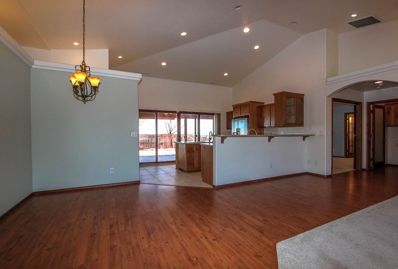 2765 N Yuma Dr - Photo 3 of 17