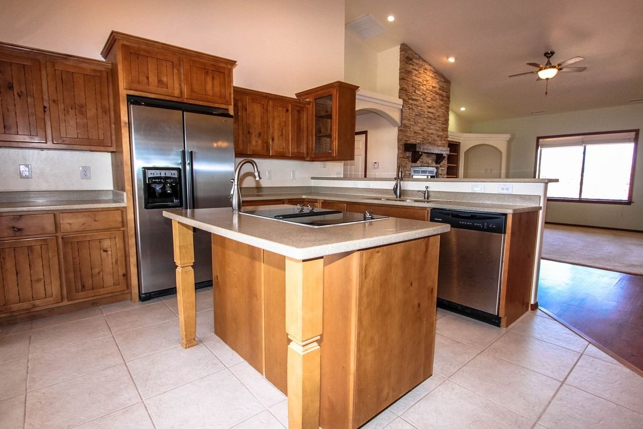 2765 N Yuma Dr - Photo 6 of 17