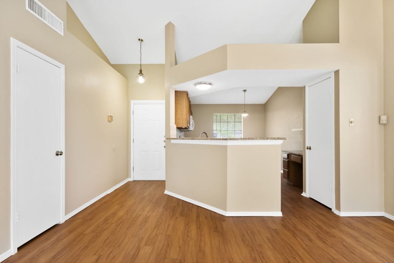 8007 Forest Xing - Photo 5 of 25