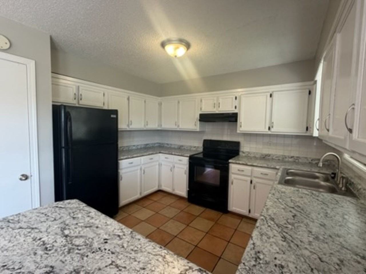 20380 Simmons Rd - Photo 3 of 8