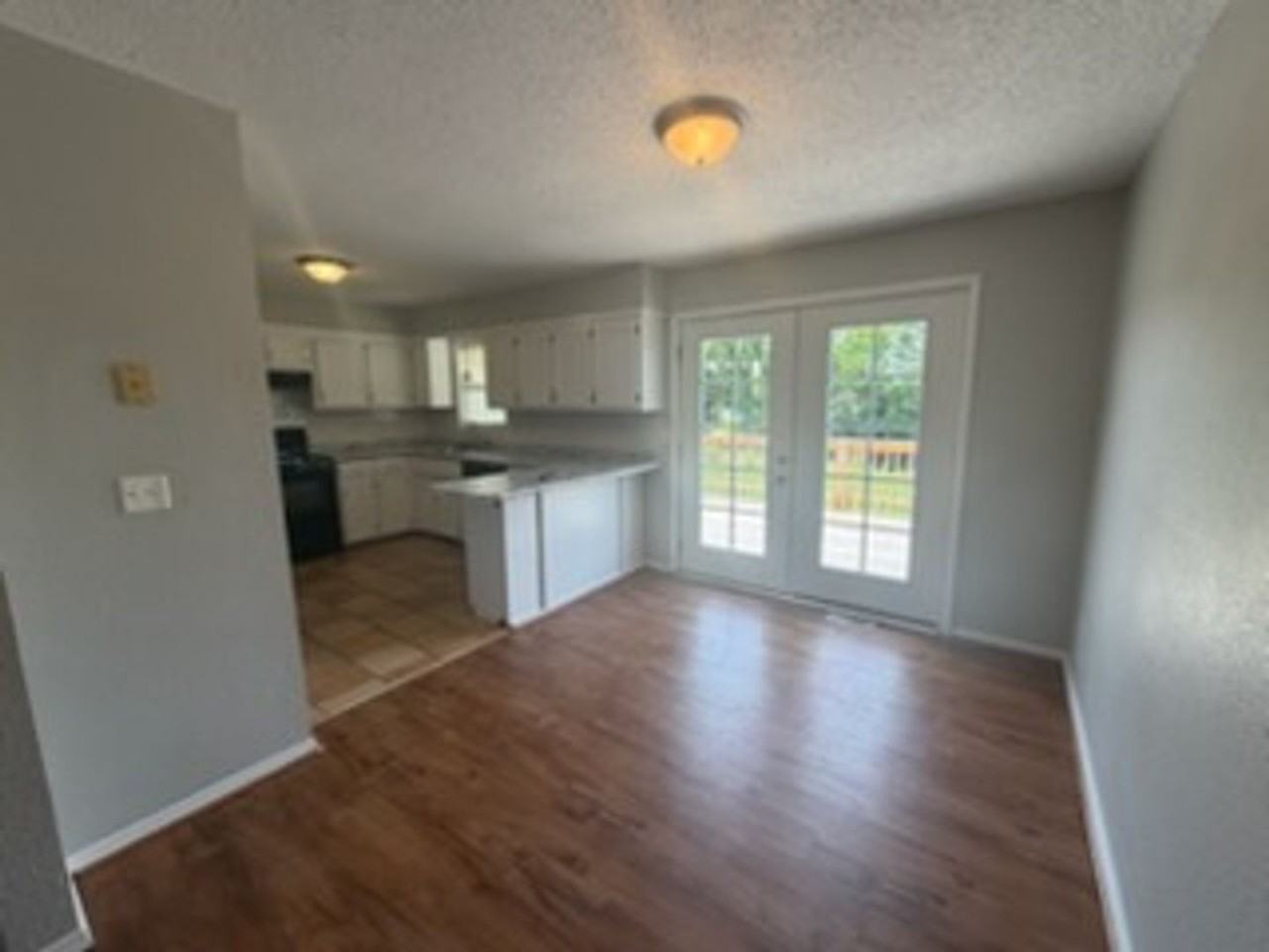 20380 Simmons Rd - Photo 4 of 8