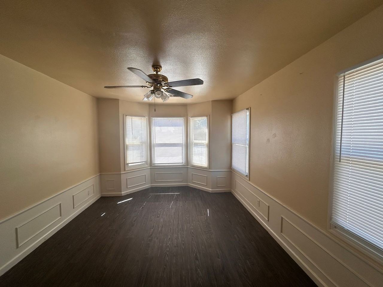 1920 N 11th Ave - Photo 3 of 14