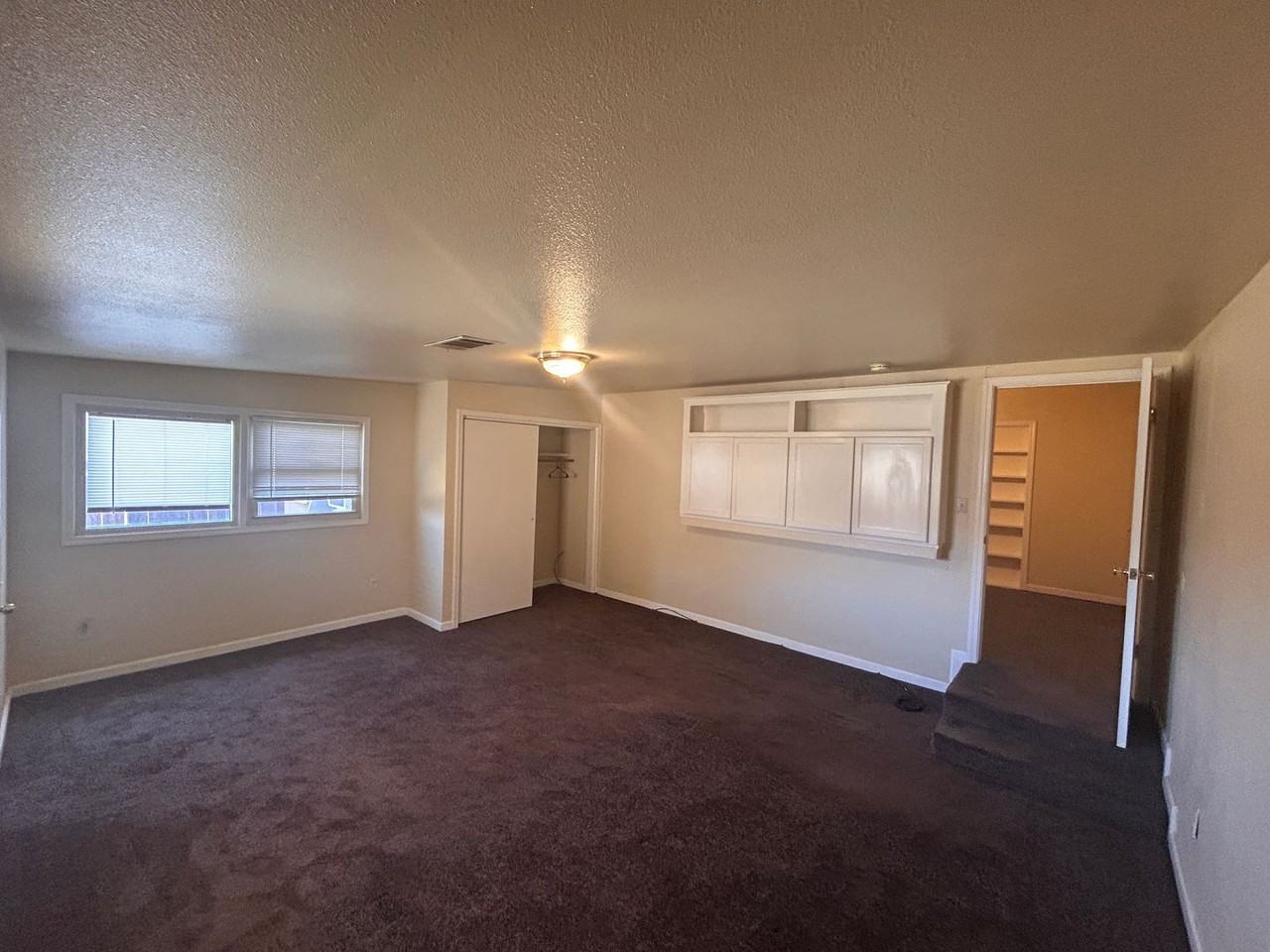 1920 N 11th Ave - Photo 4 of 14