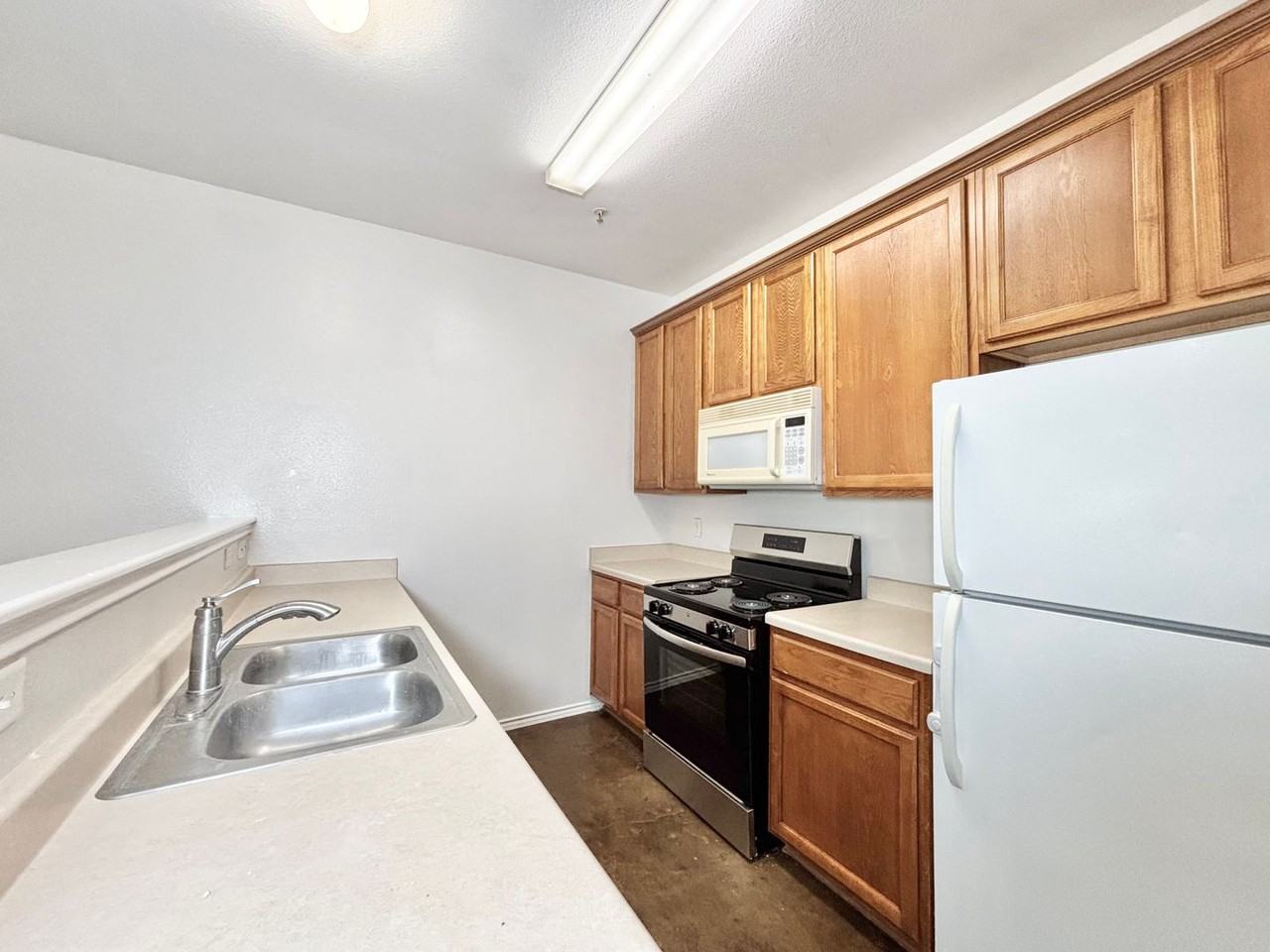 10814 Mathom Lndg - Photo 2 of 15
