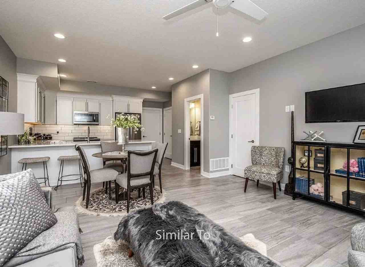 2335 Se Sydney Ln - Photo 3 of 13