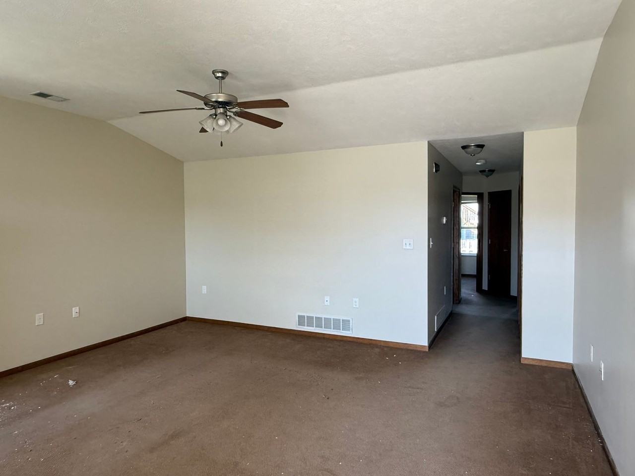 516 Grainfield St - Photo 3 of 7