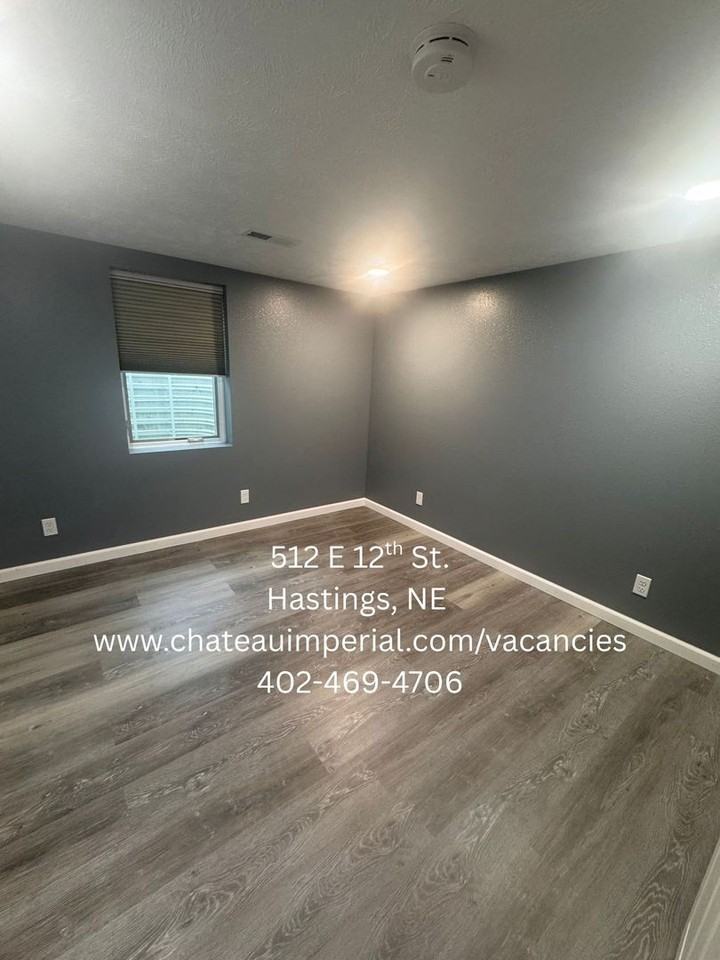 512 E 12th St - Photo 5 of 14