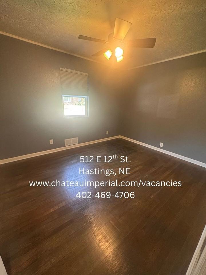 512 E 12th St - Photo 6 of 14