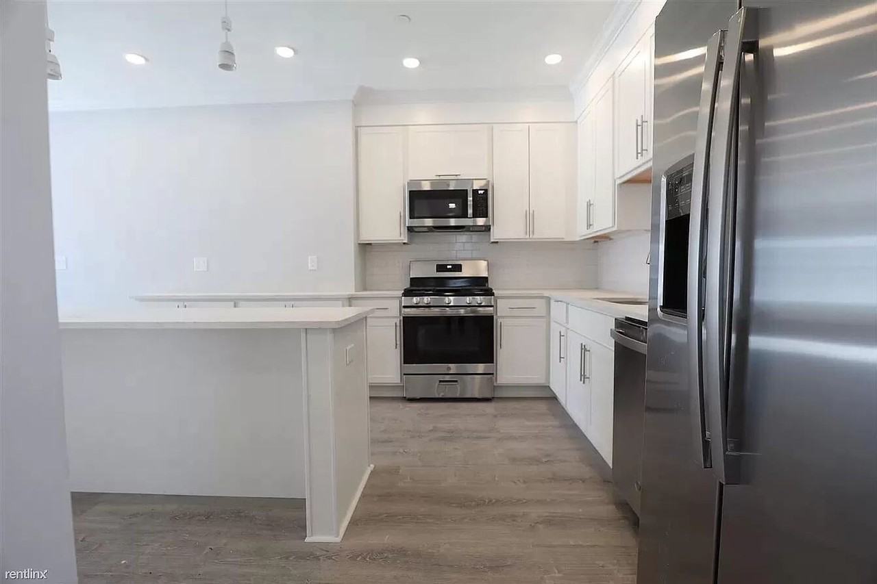 128 Kenrick St - Photo 2 of 9