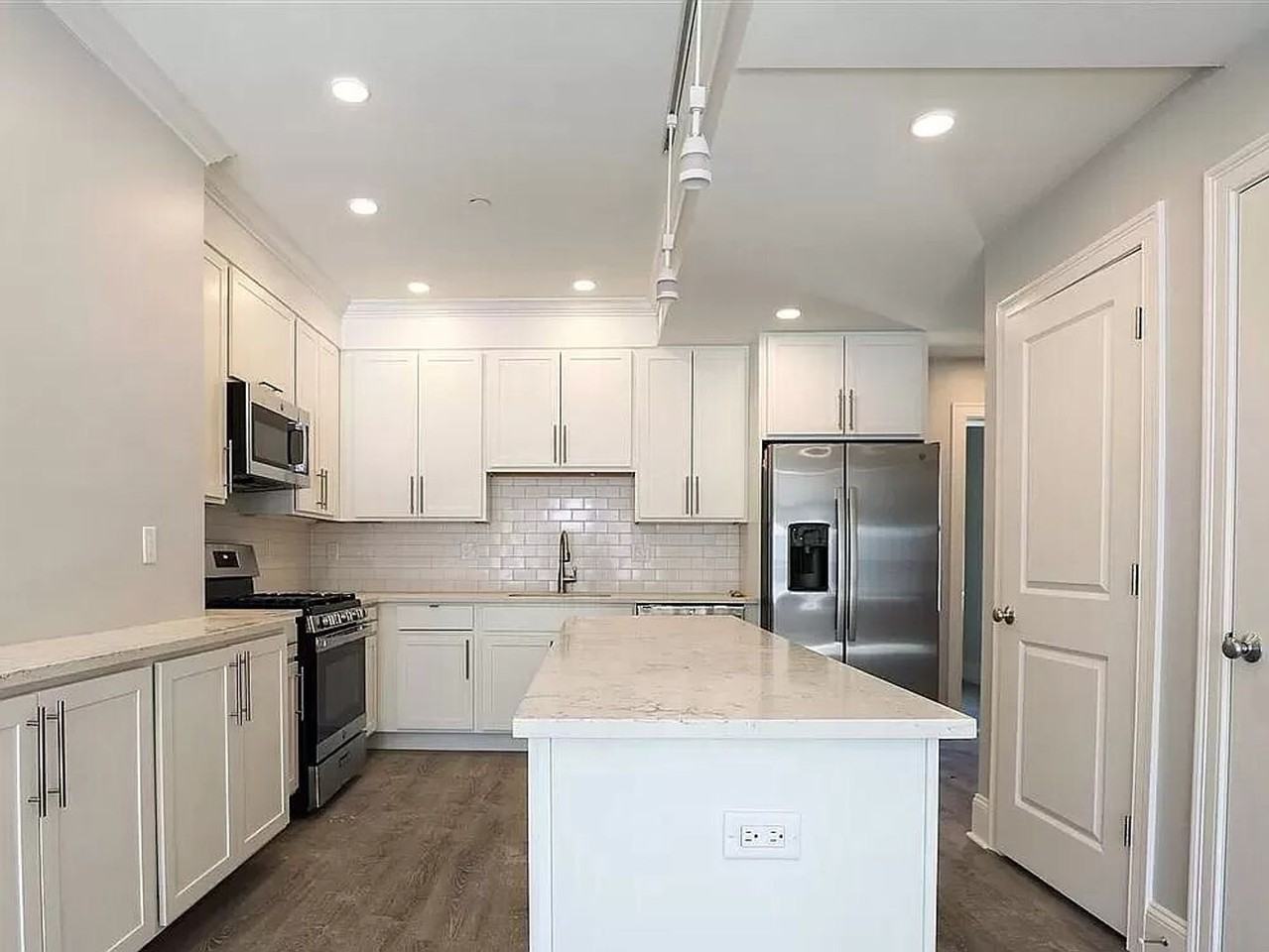 128 Kenrick St - Photo 3 of 9