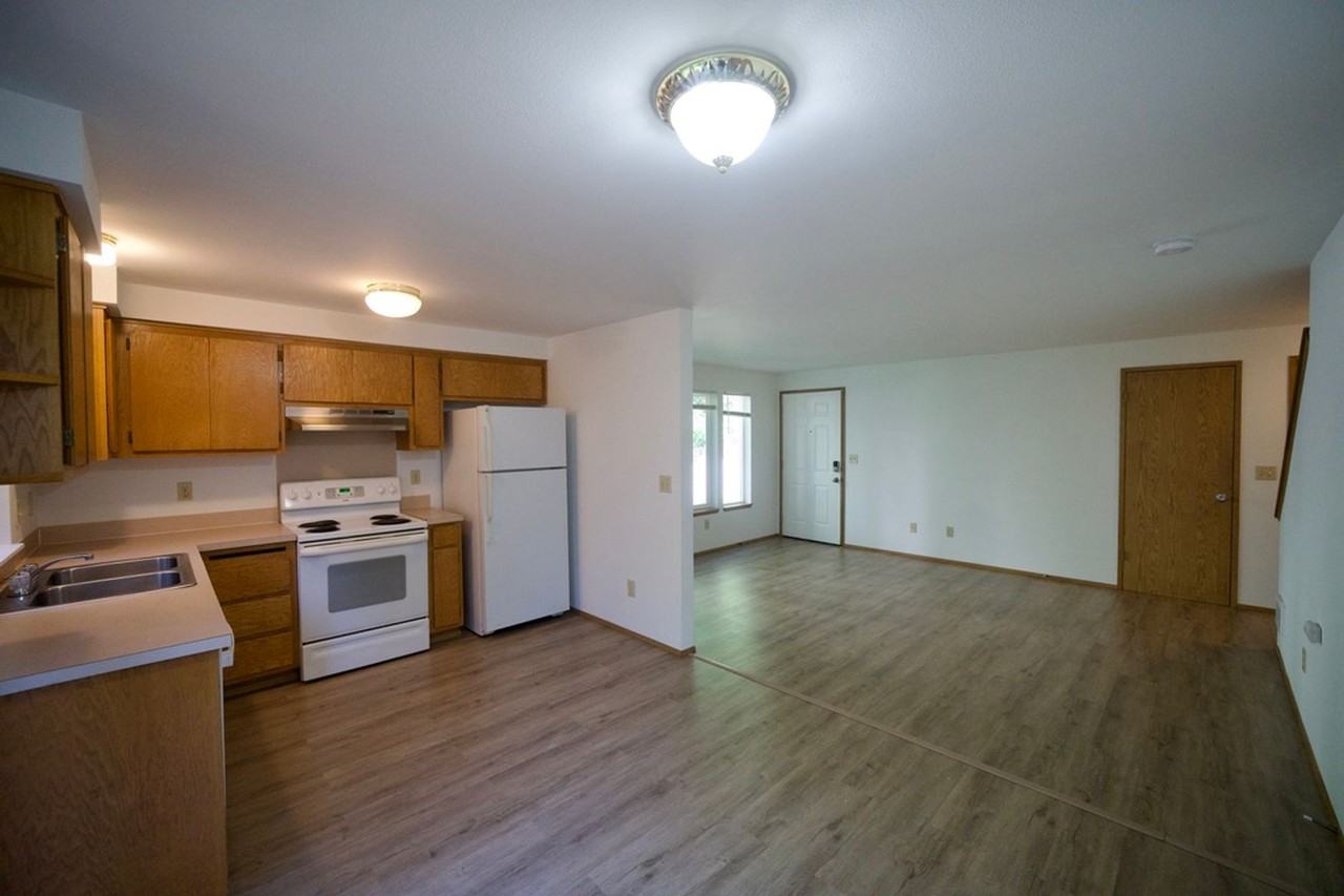 9503 15th St Se #B - Photo 2 of 13