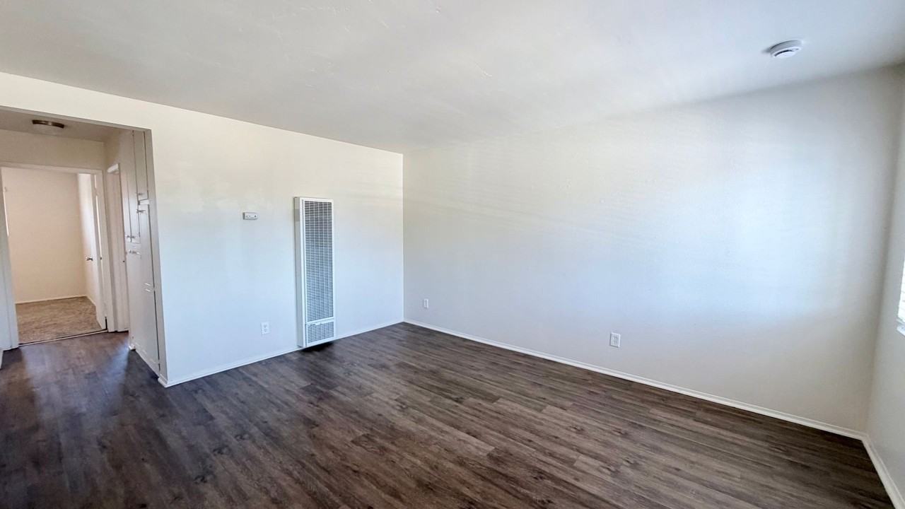 1457 Holly Ave - Photo 2 of 13