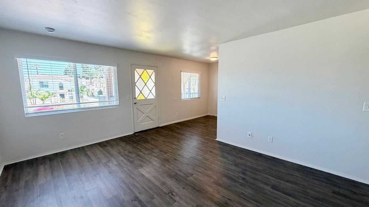1457 Holly Ave - Photo 3 of 13