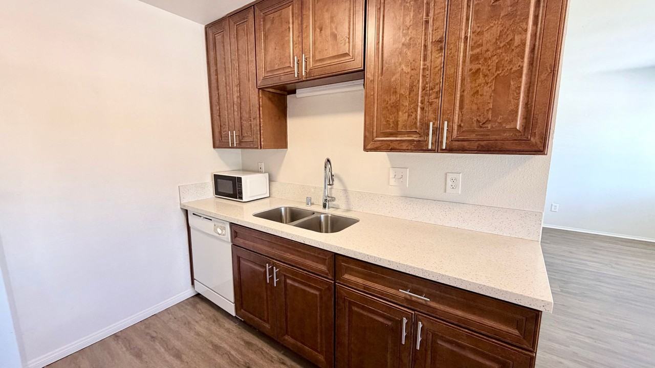 1457 Holly Ave - Photo 6 of 13