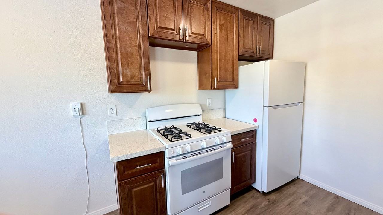 1457 Holly Ave - Photo 7 of 13