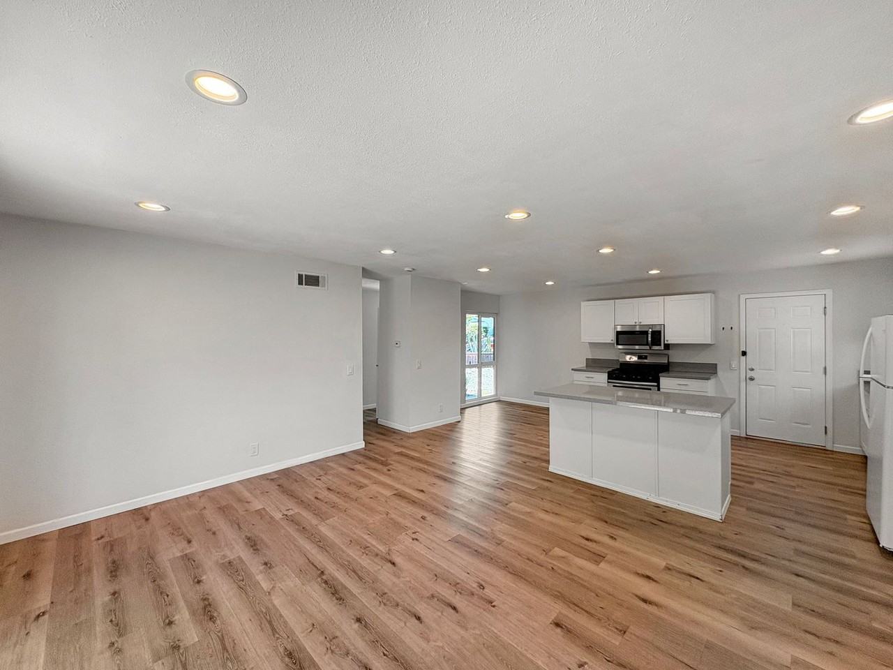 552 Luna Dr - Photo 5 of 22