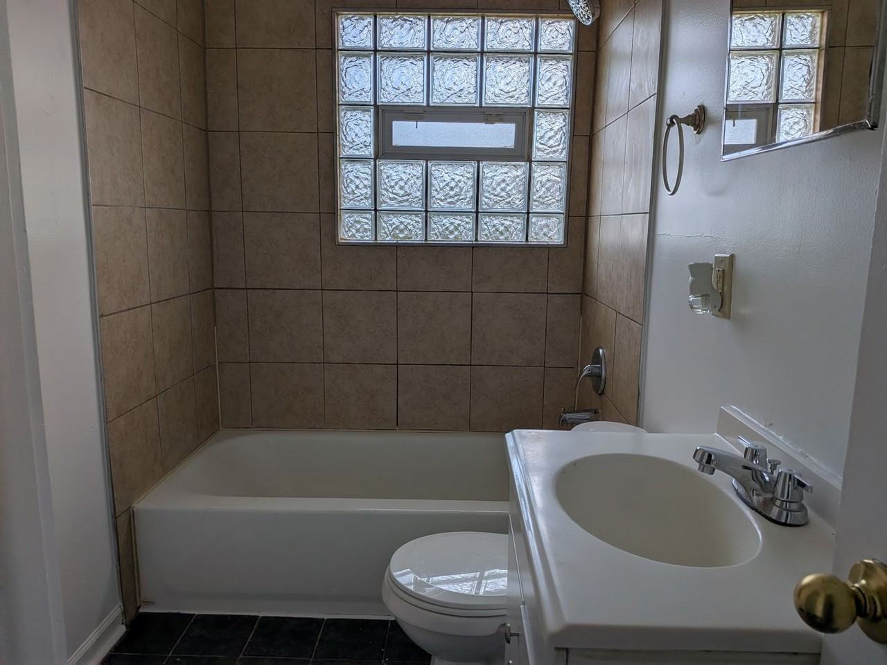 7601 Kentucky Ave - Photo 3 of 6