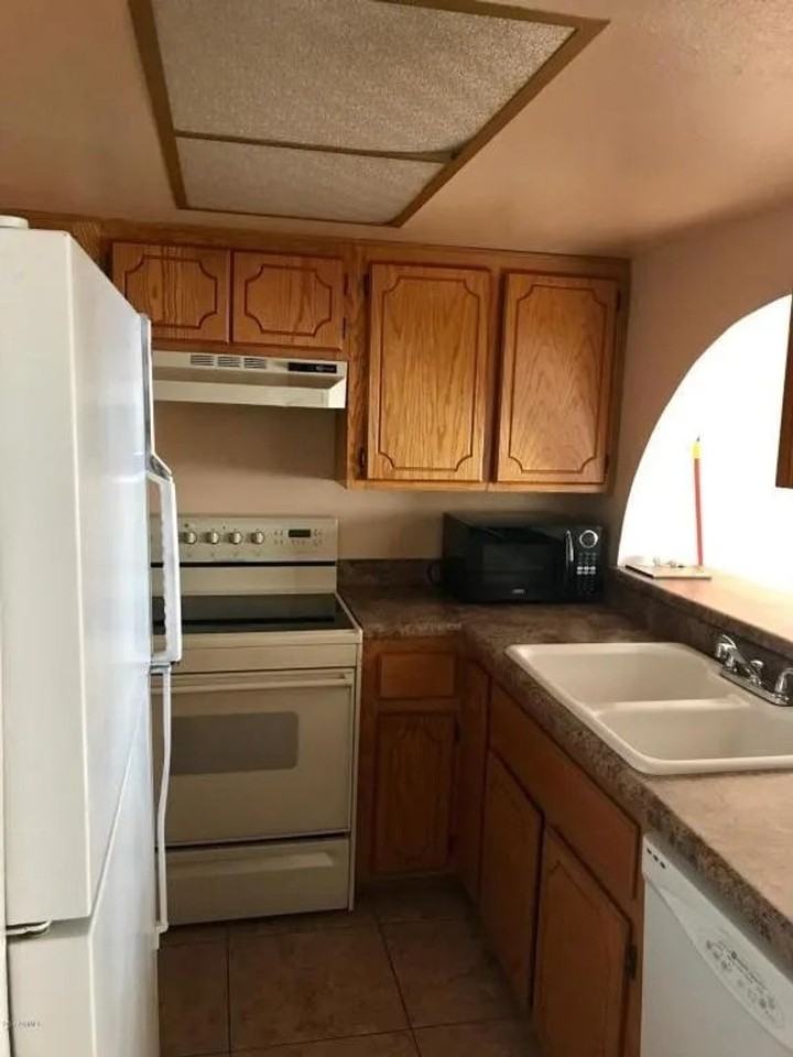 723 W 13th St - Photo 5 of 15