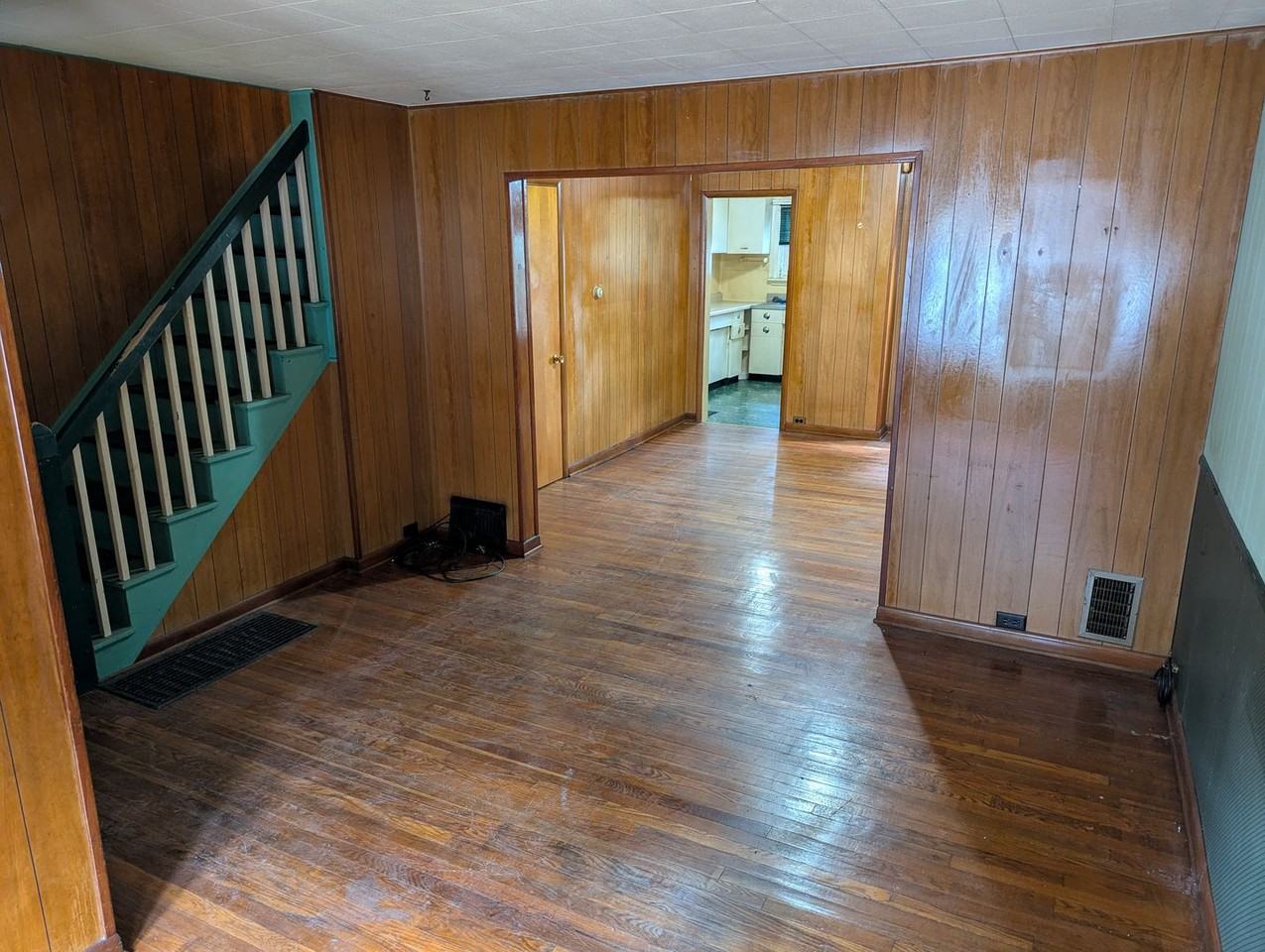 1543 Louisa St - Photo 2 of 9