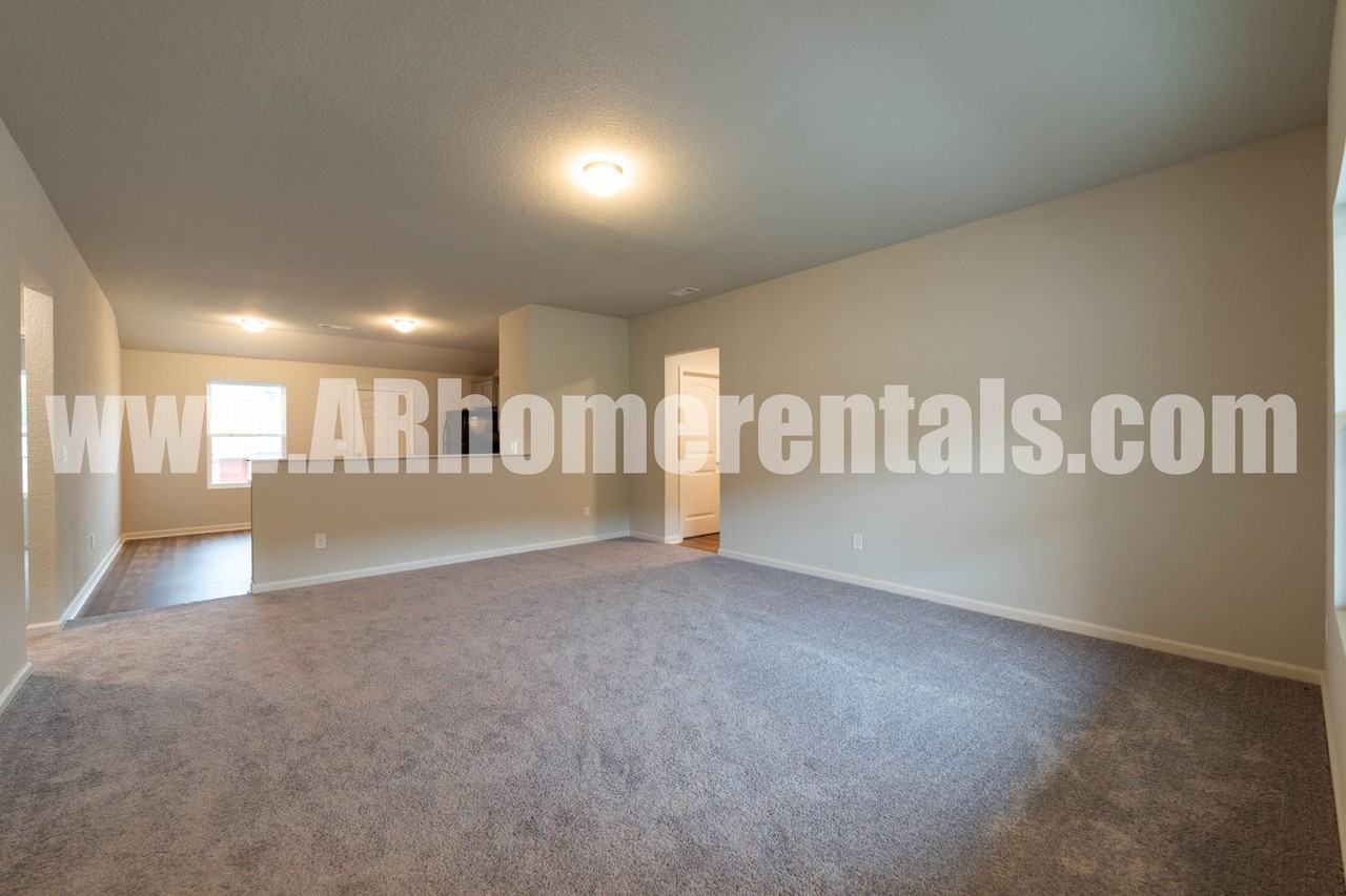 1175 Gallery Dr - Photo 3 of 13