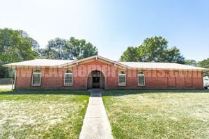 featured image of 600 S Davis St