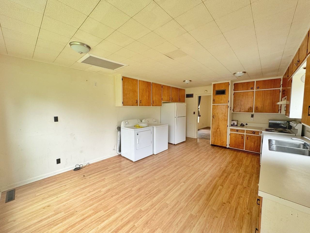 312 Jackson St - Photo 3 of 24