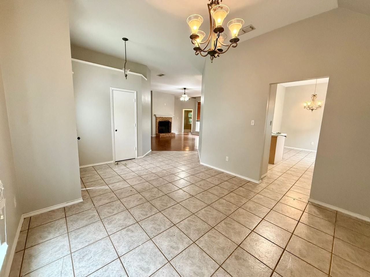 601 Morningside - Photo 5 of 24