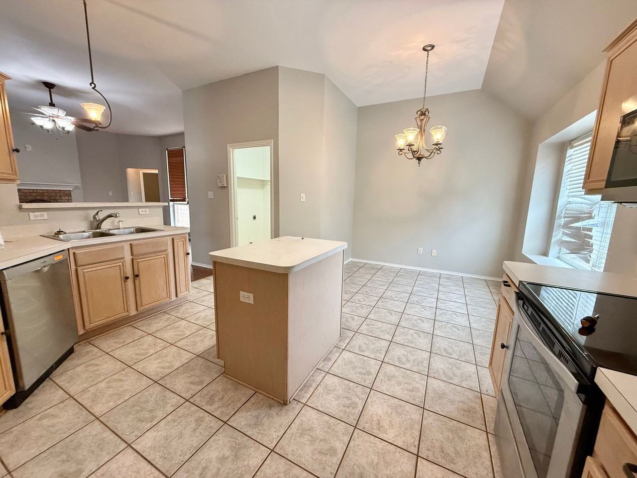 601 Morningside - Photo 6 of 24