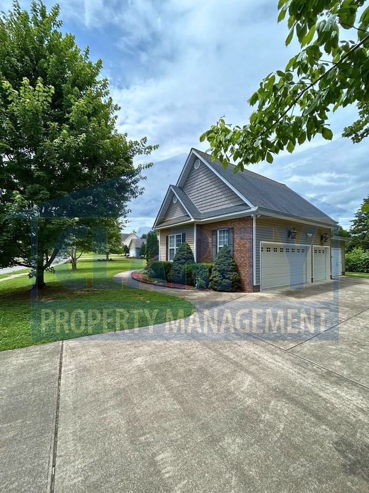 165 Mill Creek Trl Ne - Photo 3 of 8