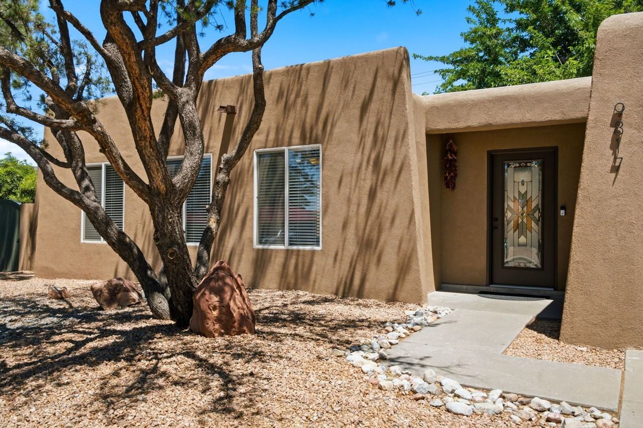 9817 Mary Ellen Pl Ne - Photo 4 of 43