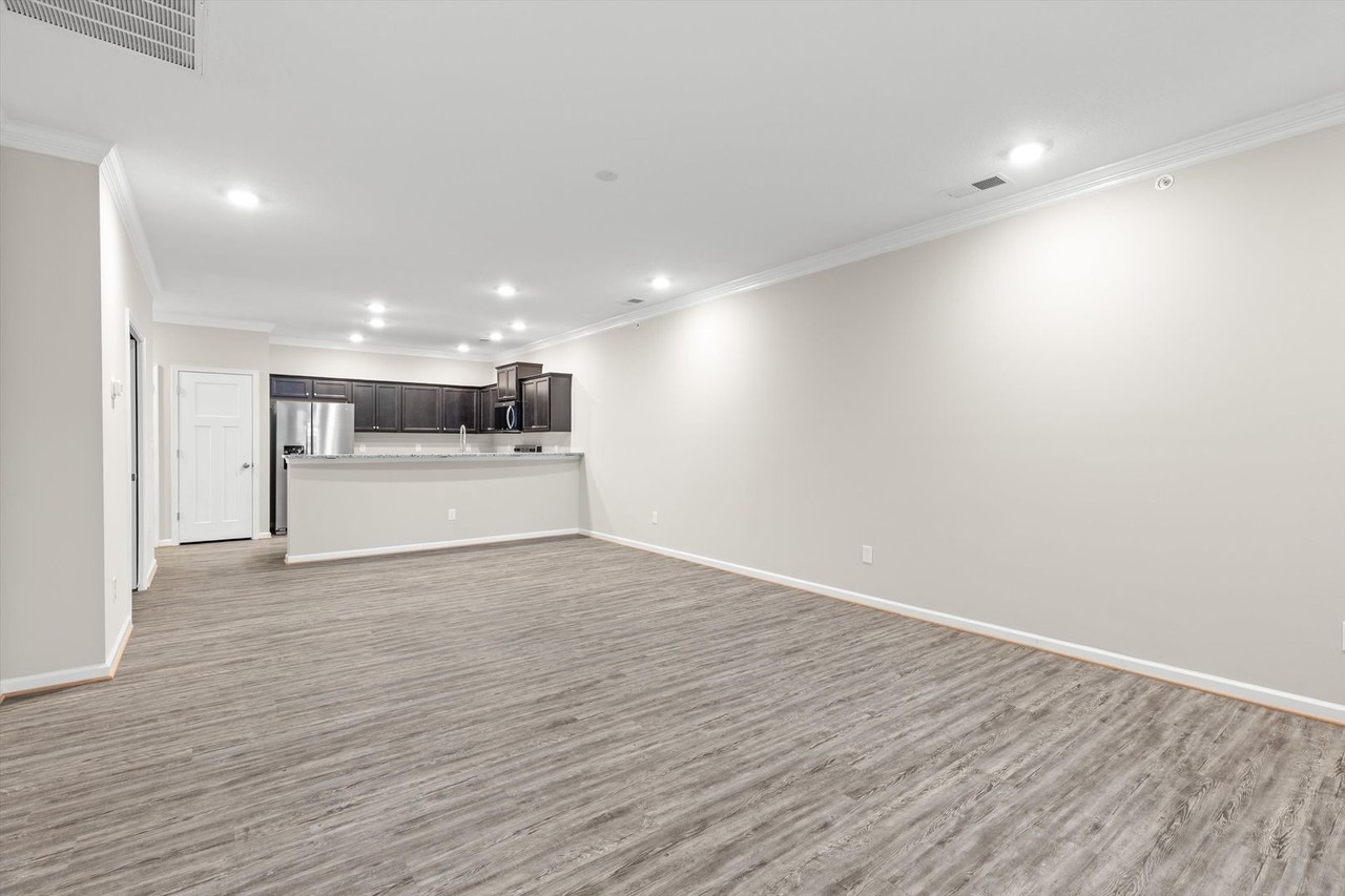 1503 Kathy Ann Way E - Photo 7 of 30