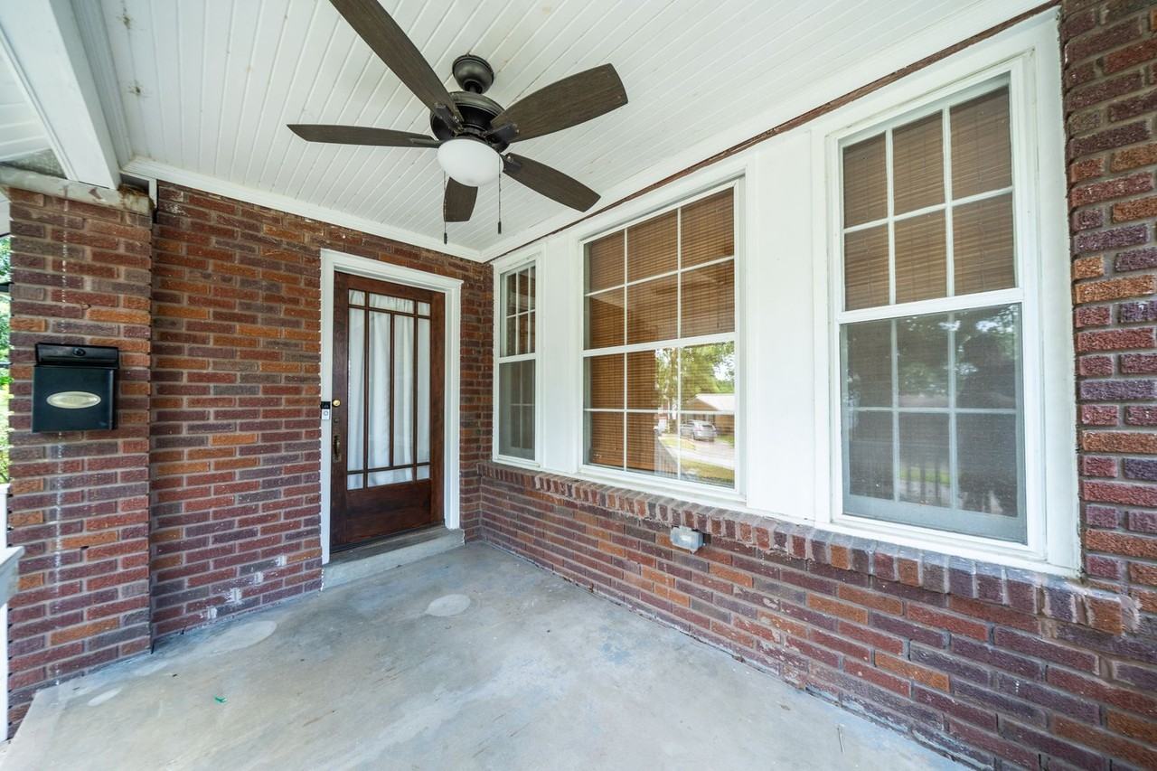 1431 Skyline Dr - Photo 5 of 36