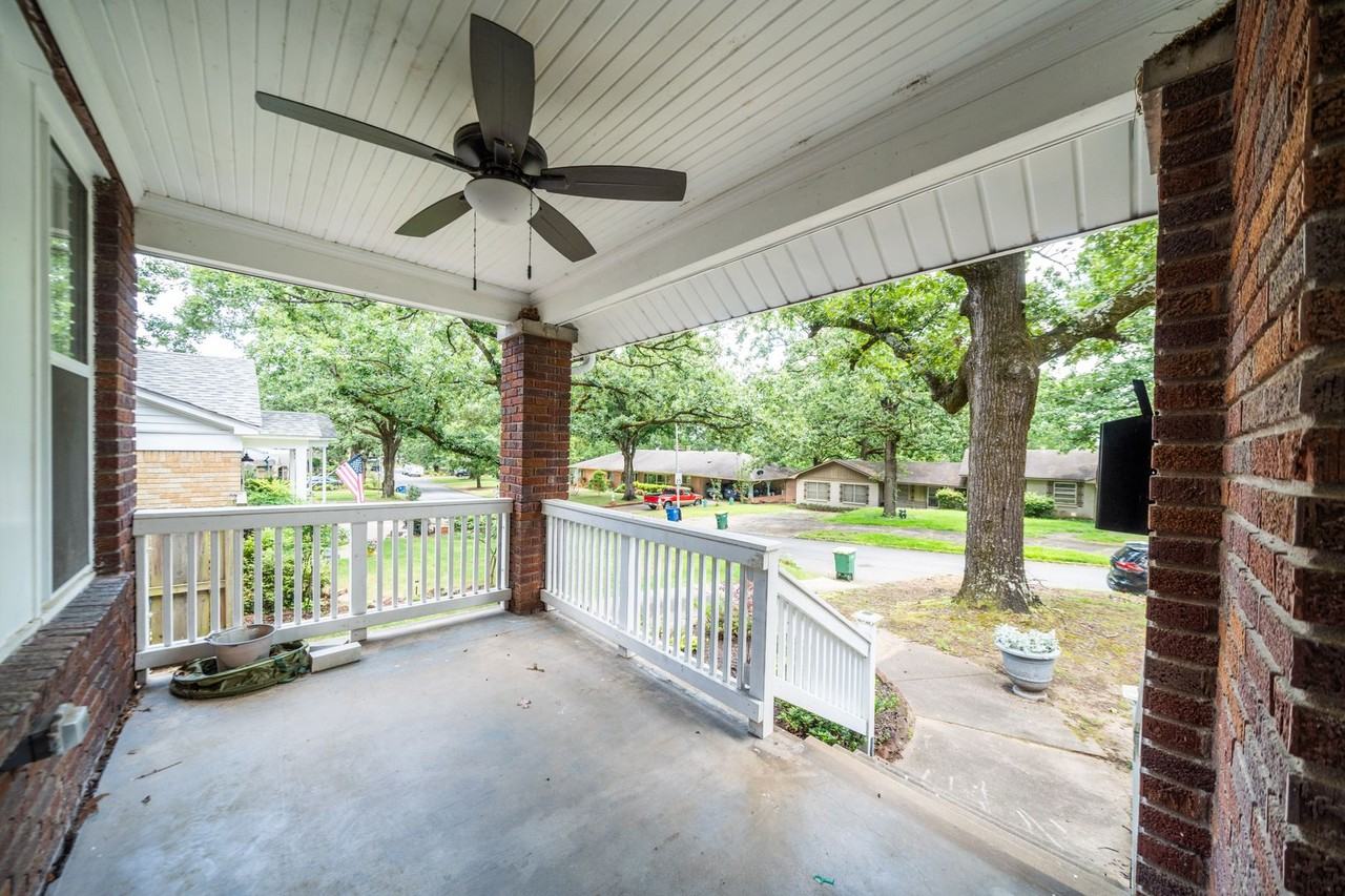 1431 Skyline Dr - Photo 6 of 36