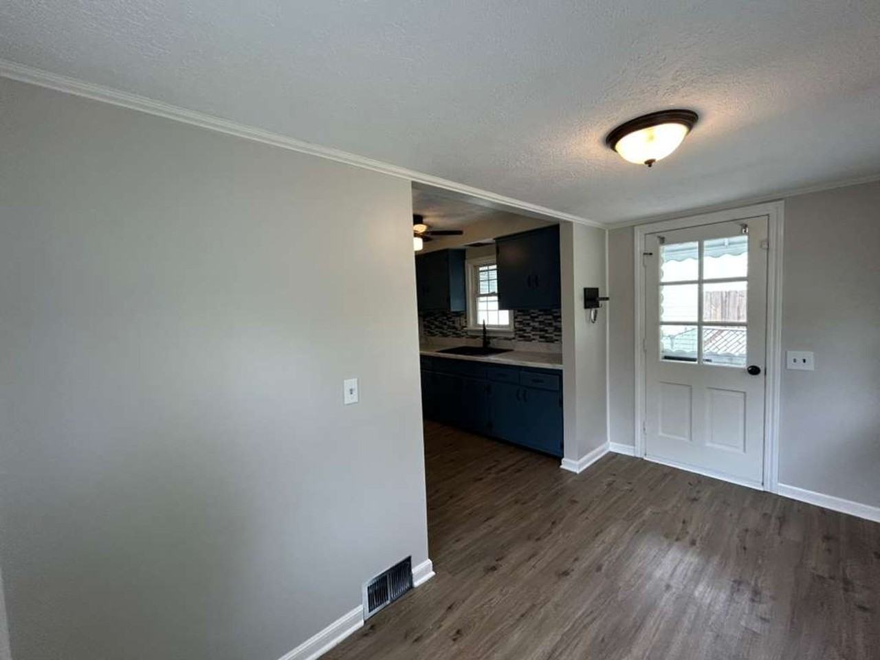 26901 Farringdon Ave - Photo 2 of 26