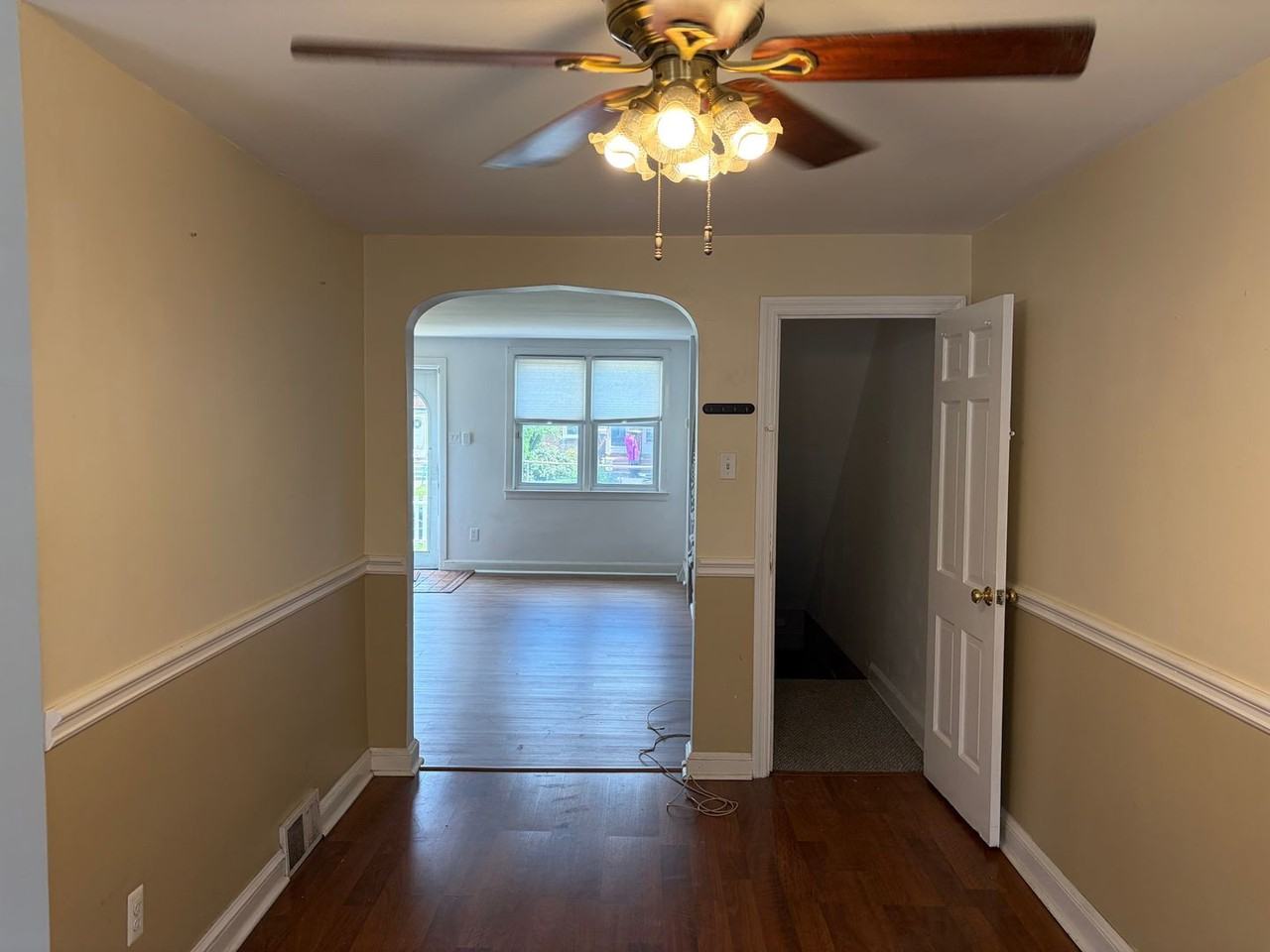 139 W Madison Ave - Photo 6 of 26