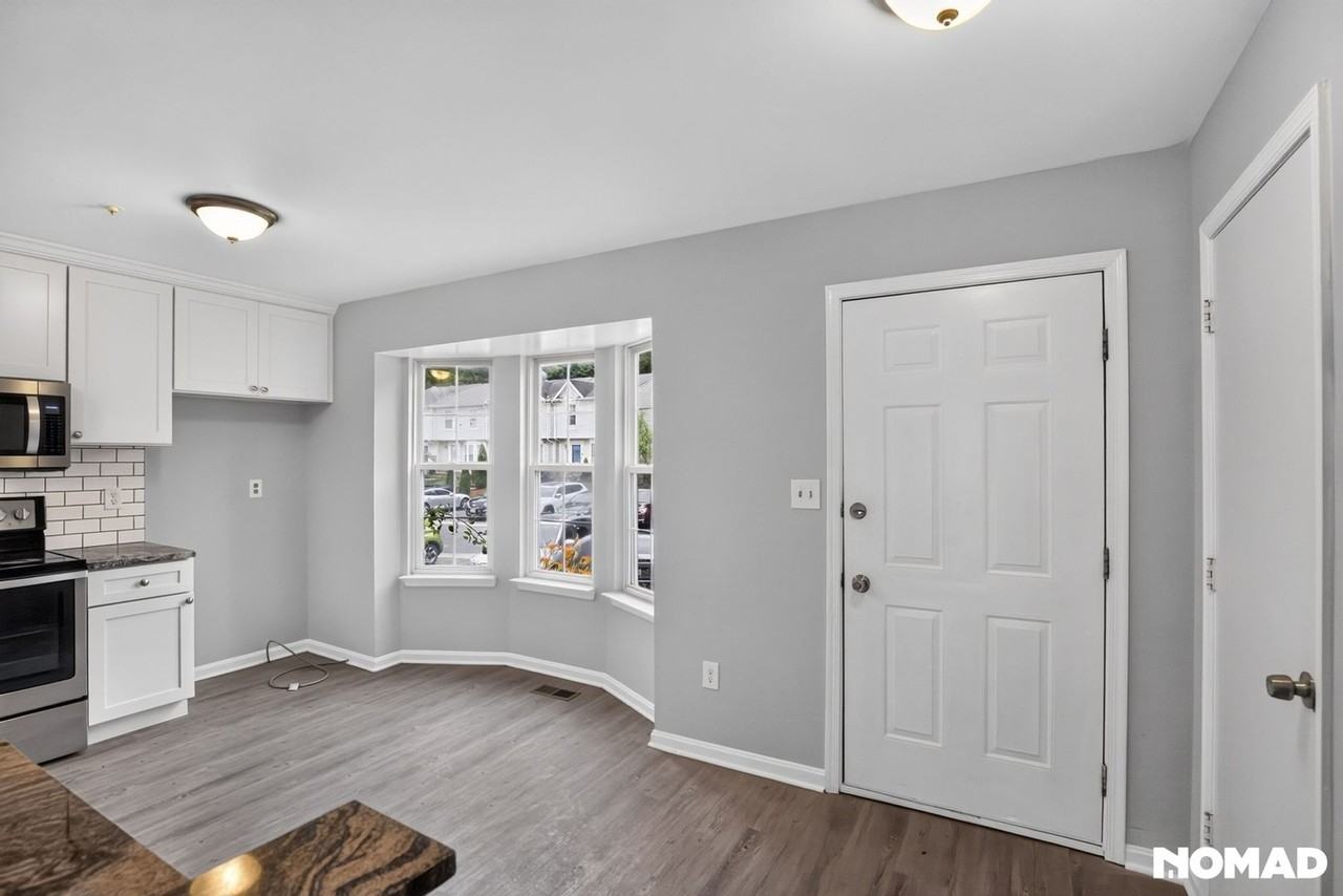 12145 Sugar Mill Cir - Photo 3 of 24