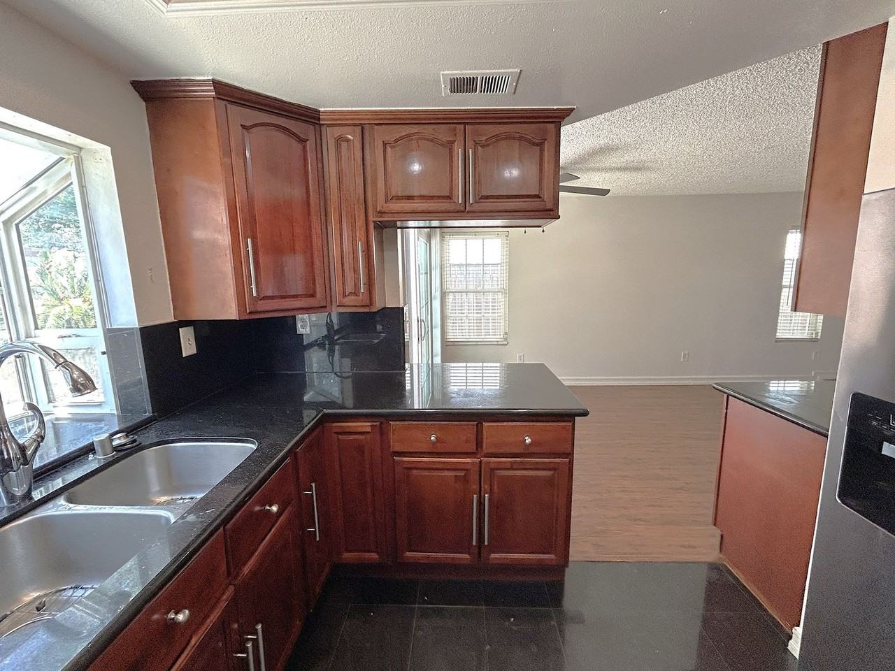 3214 Canary Ct - Photo 3 of 31