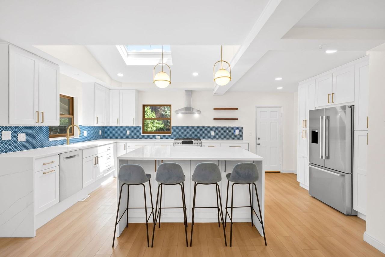 525 Forest St - Photo 2 of 36