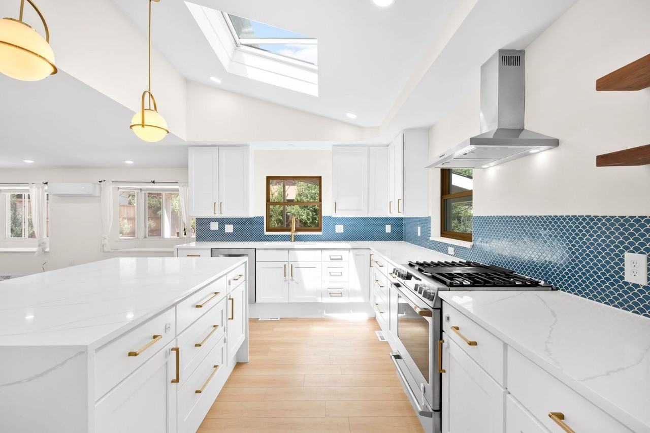 525 Forest St - Photo 3 of 36