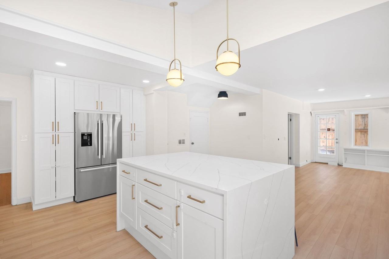525 Forest St - Photo 4 of 36