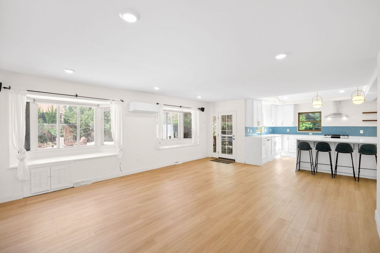 525 Forest St - Photo 5 of 36