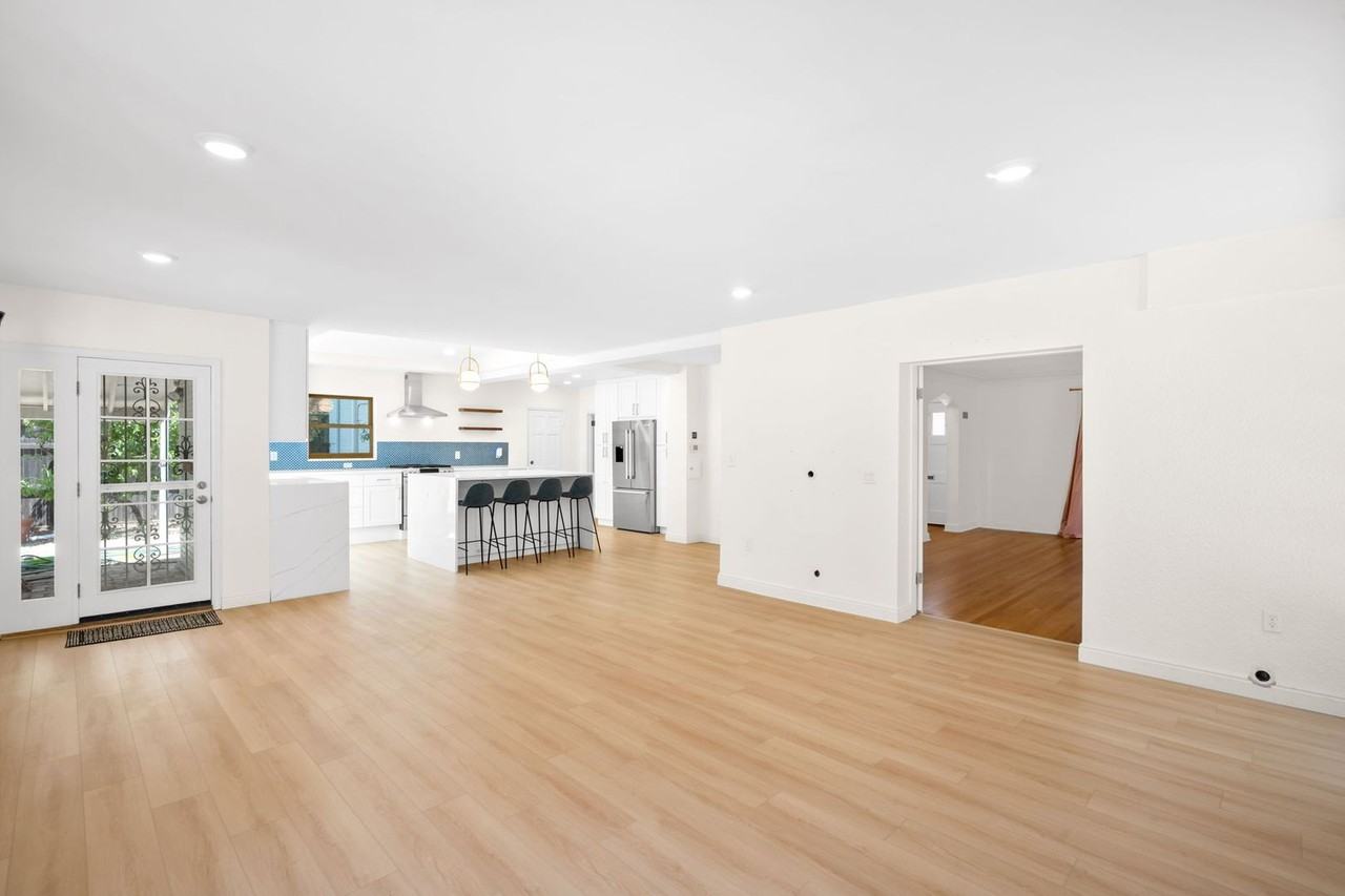 525 Forest St - Photo 6 of 36