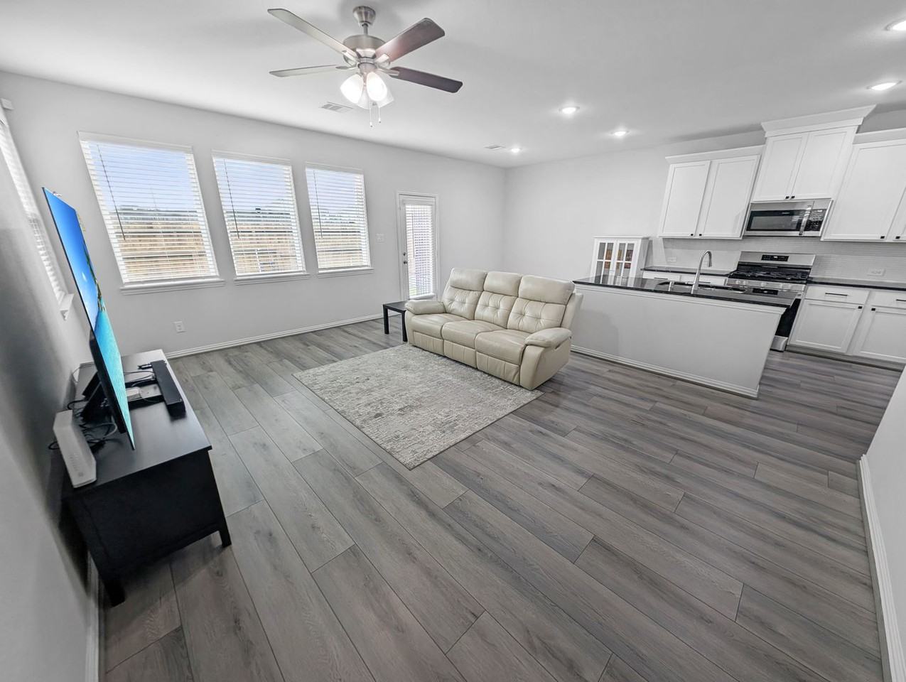 27939 Western Creek Ct - Photo 2 of 28