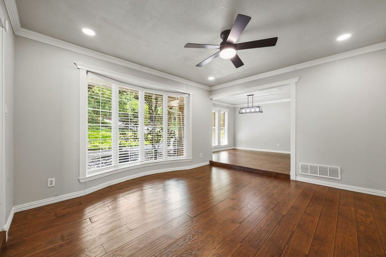 2231 Shadywood Ct - Photo 4 of 33