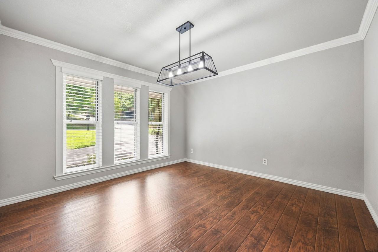 2231 Shadywood Ct - Photo 6 of 33