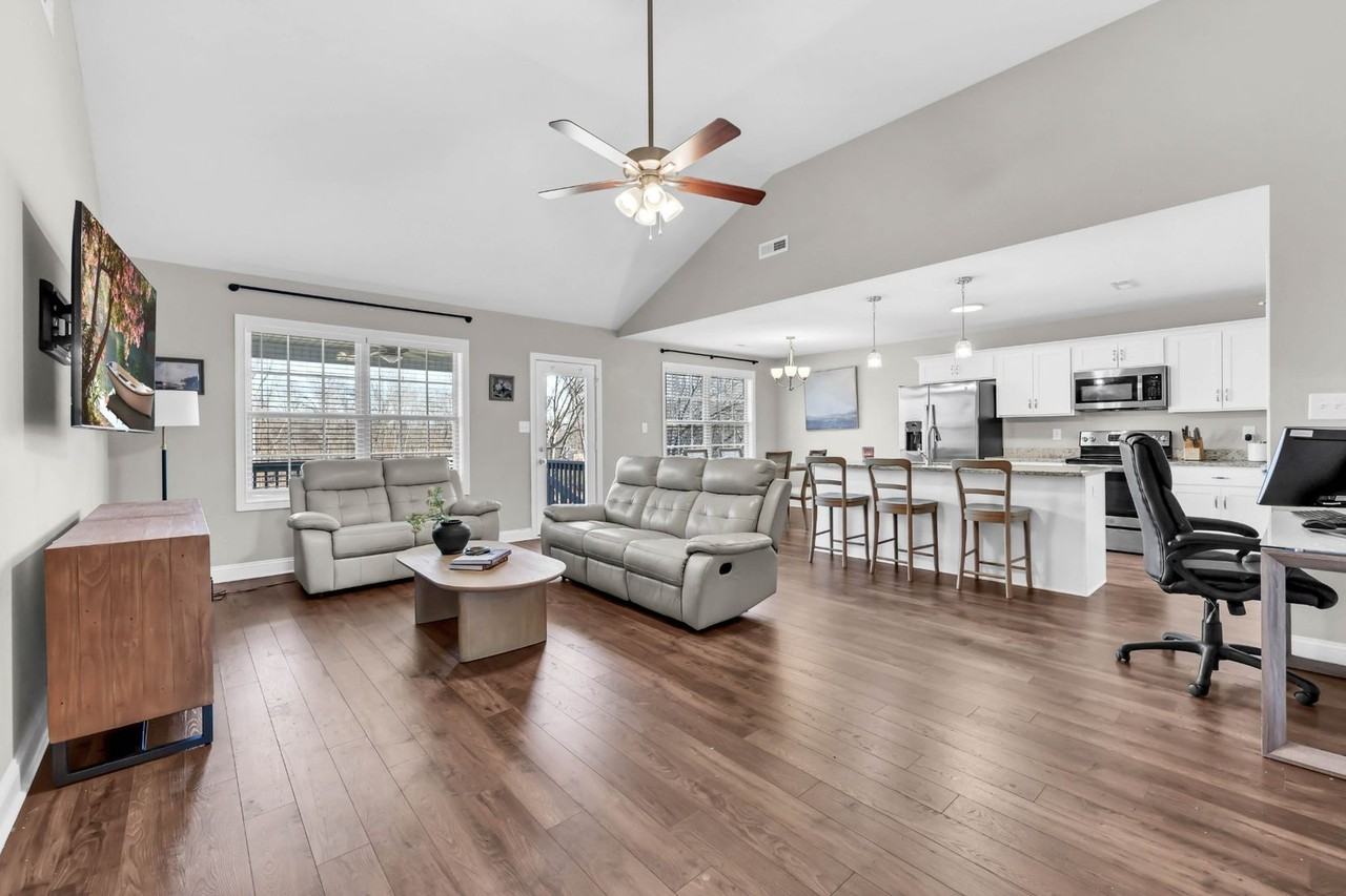 533 Lucky Ln - Photo 7 of 19
