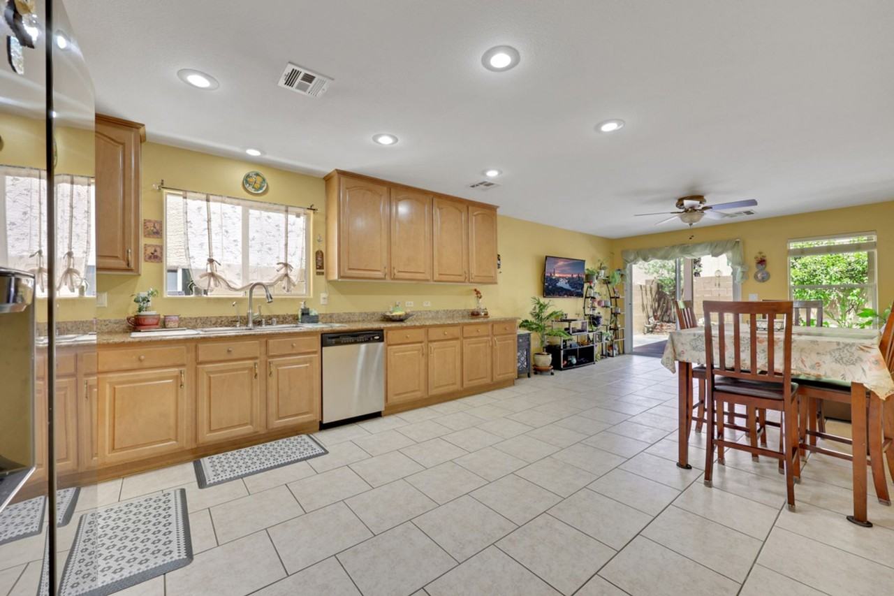 11256 Albergotta Ct - Photo 3 of 28
