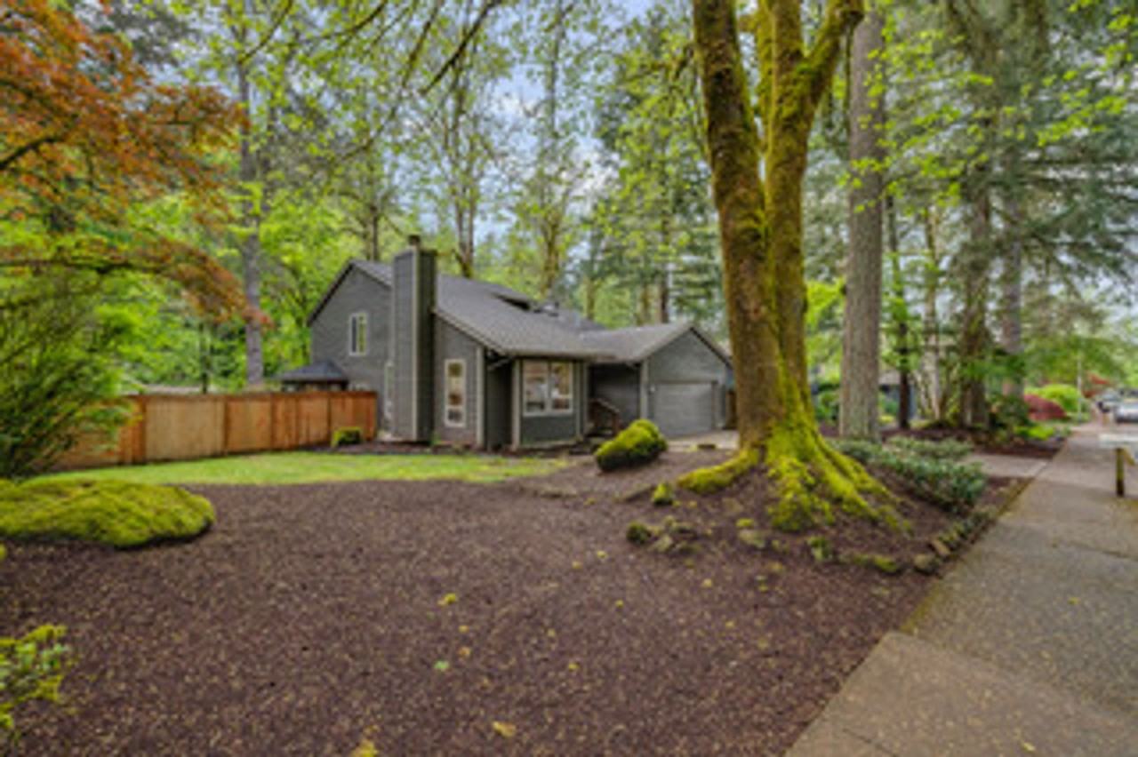 18679 Indian Creek Dr - Photo 4 of 39