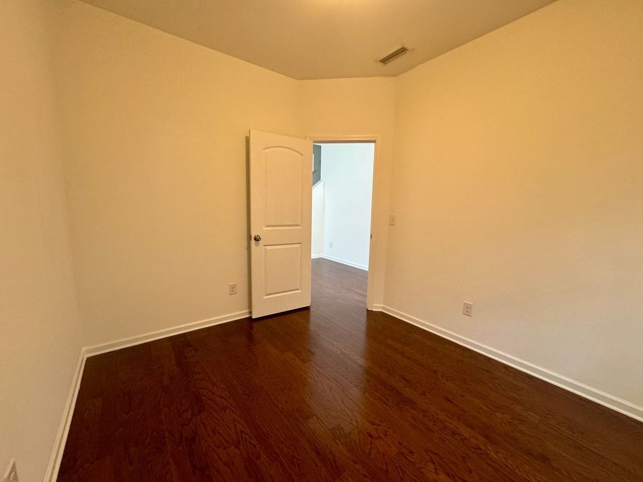 1507 Kellys Landing Dr - Photo 3 of 10