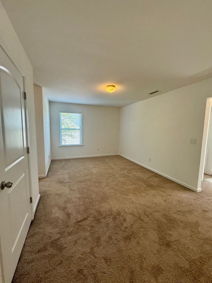 1507 Kellys Landing Dr - Photo 4 of 10